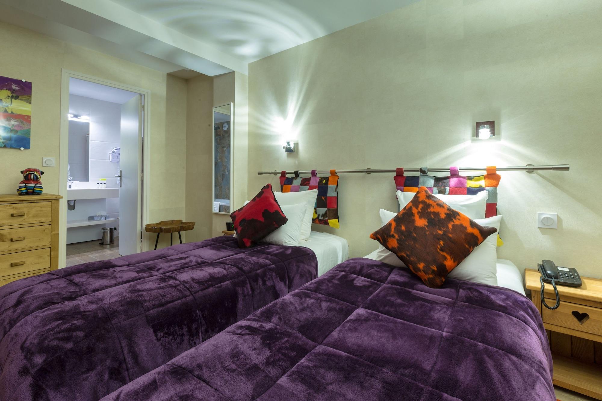 Grandes Rousses Hotel & Spa Alpe d'Huez Exterior foto A typical room at the hotel
