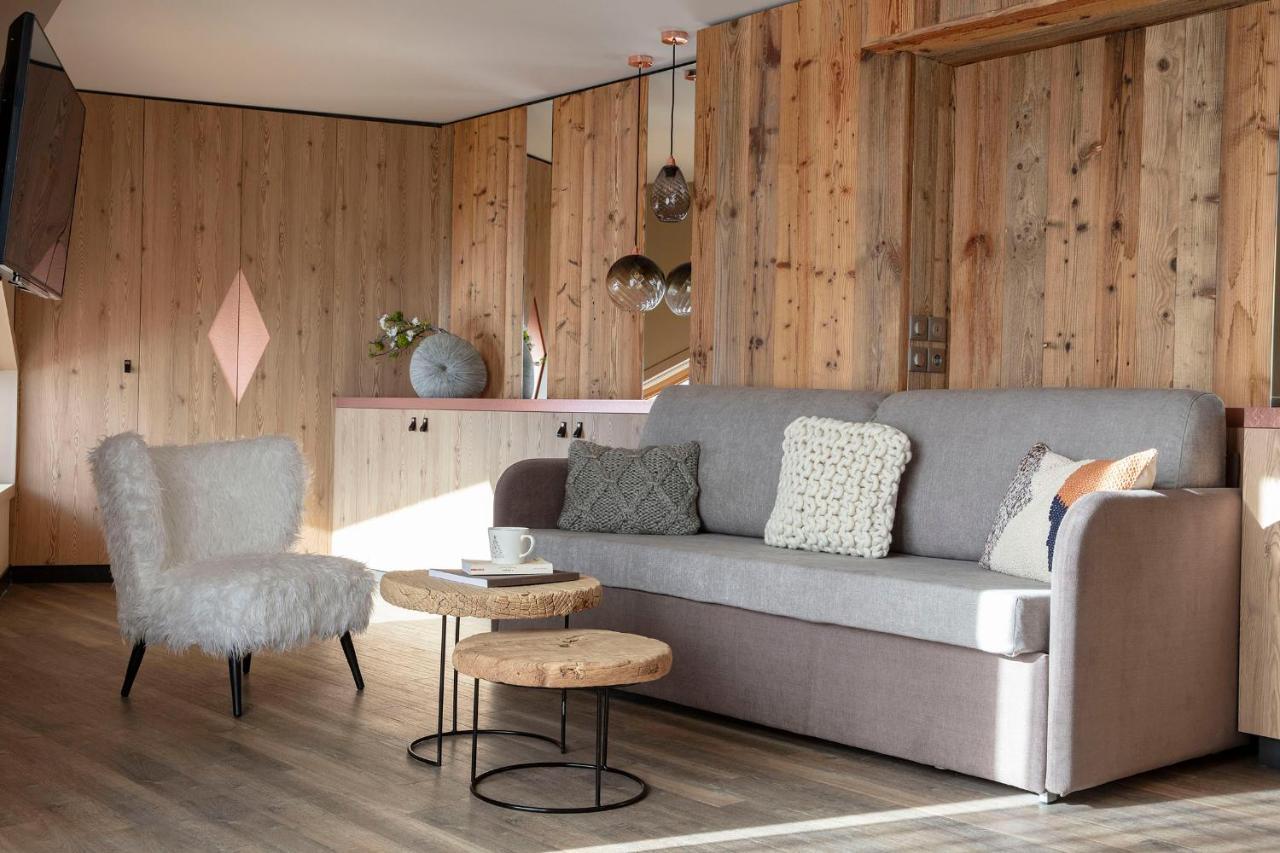 Grandes Rousses Hotel & Spa Alpe d'Huez Exterior foto Interior of a chalet