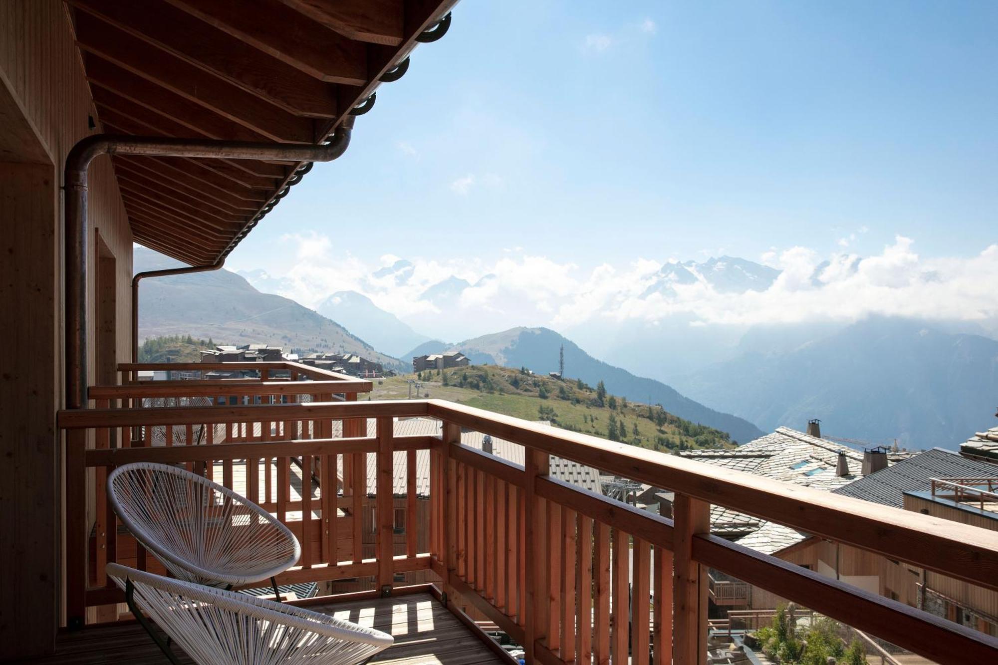 Grandes Rousses Hotel & Spa Alpe d'Huez Exterior foto A balcony in Les Saisies