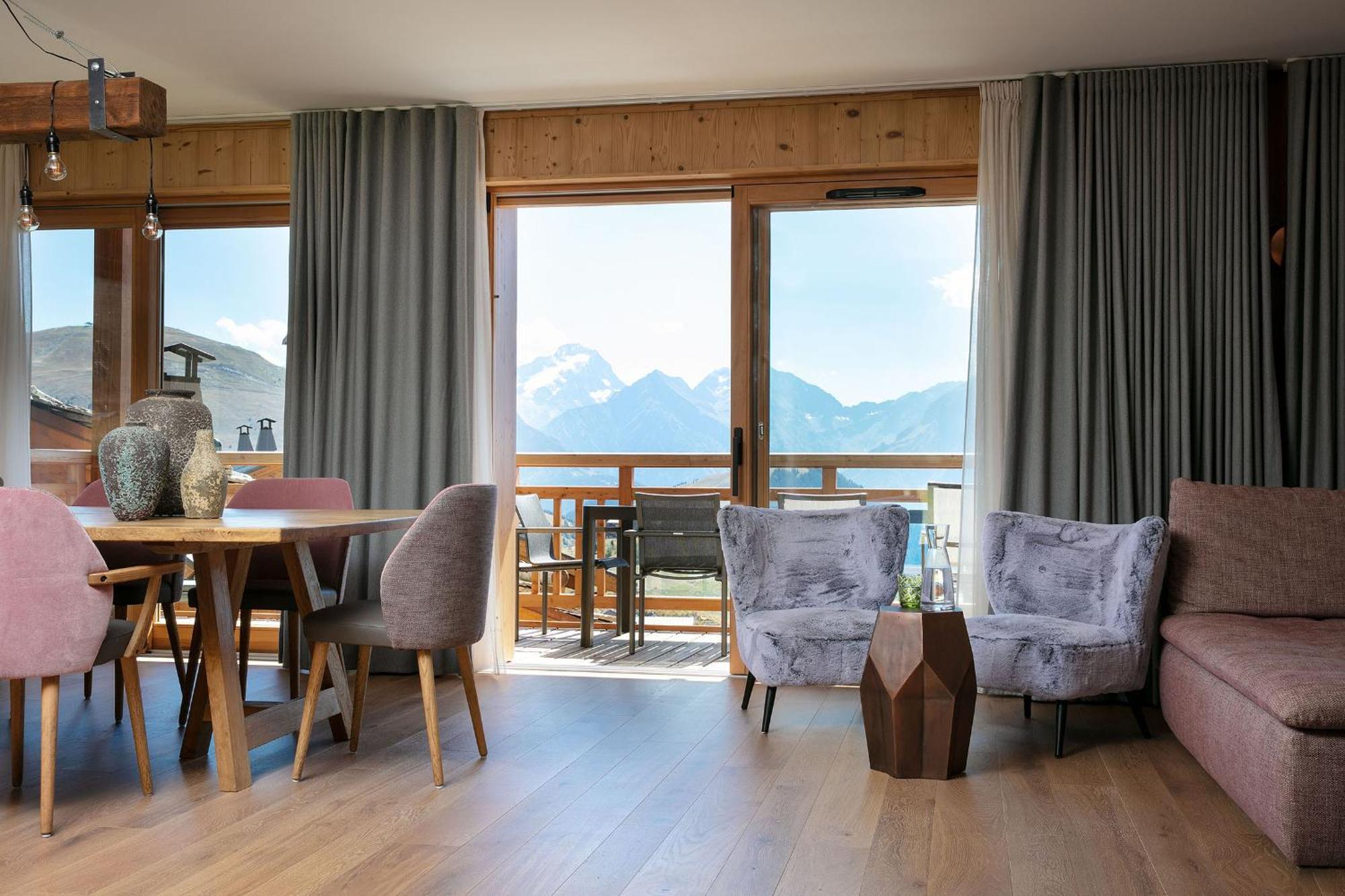 Grandes Rousses Hotel & Spa Alpe d'Huez Exterior foto A living room in a chalet