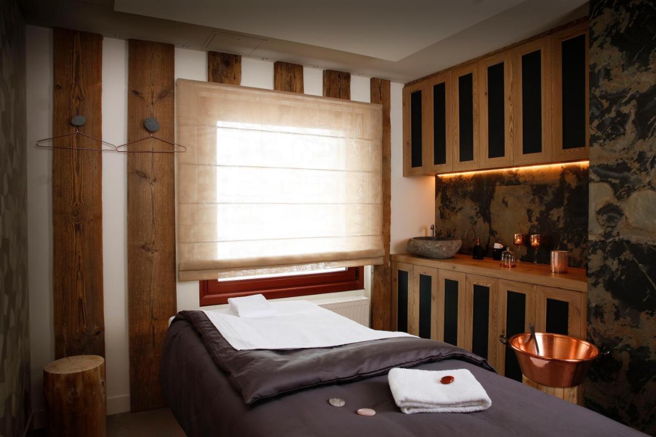 Grandes Rousses Hotel & Spa Alpe d'Huez Exterior foto A massage room